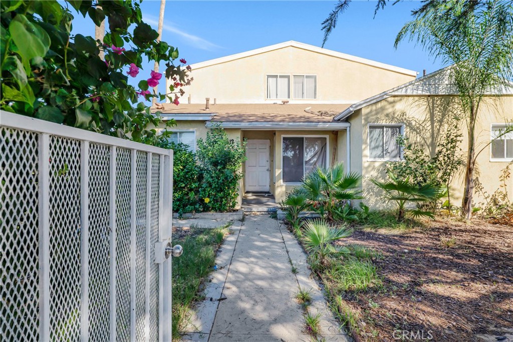 6512 Balboa Boulevard Property Photo 2
