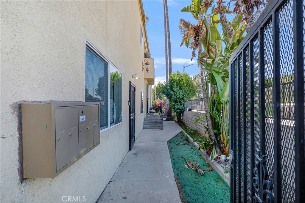 6512 Balboa Boulevard Property Photo 5