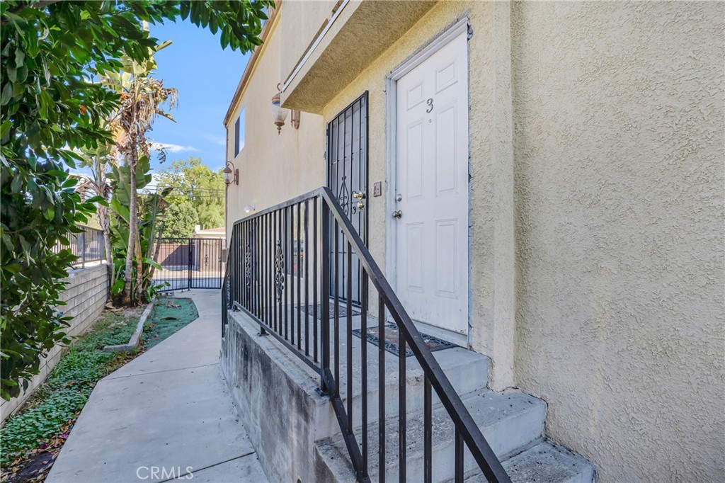 6512 Balboa Boulevard Property Photo 7