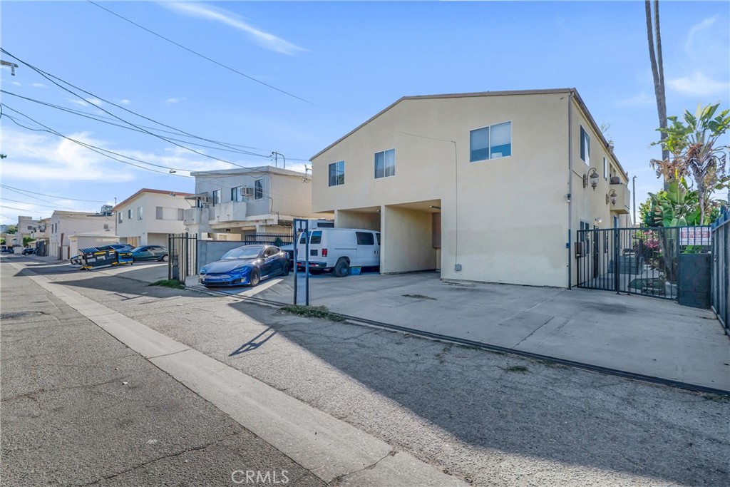 6512 Balboa Boulevard Property Photo 11