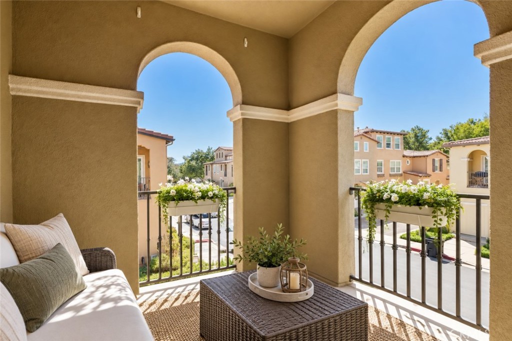 27028 Pebble Beach Drive Property Photo 5