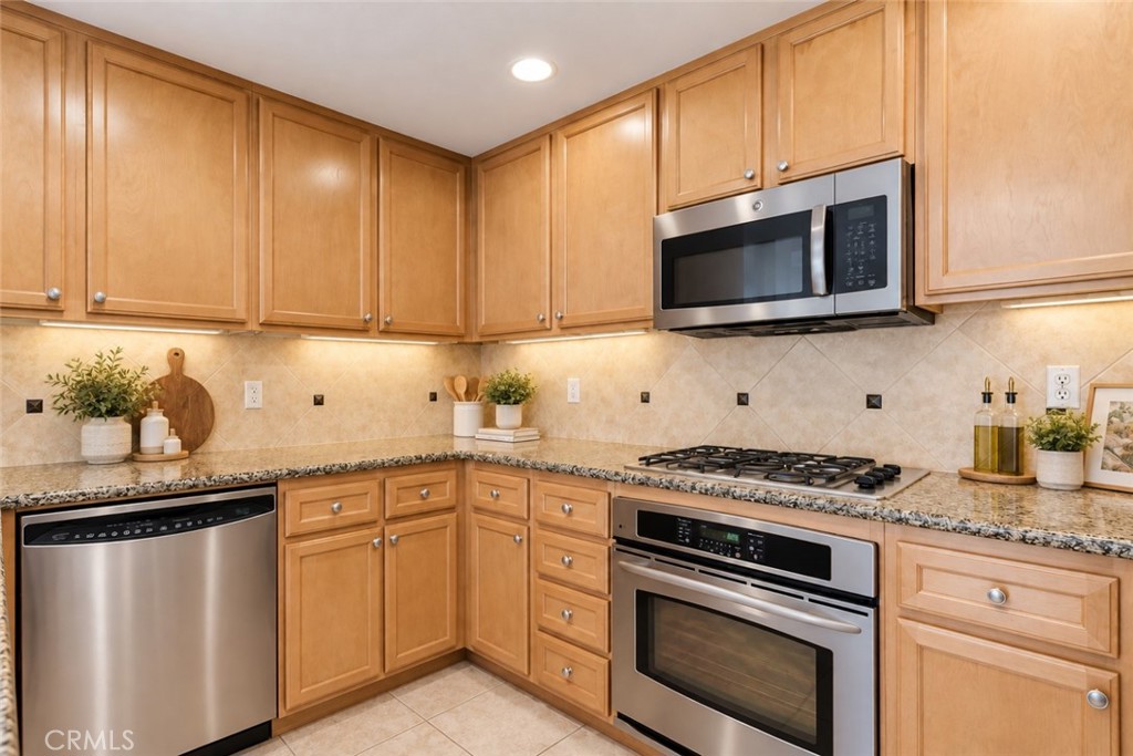 27028 Pebble Beach Drive Property Photo 7