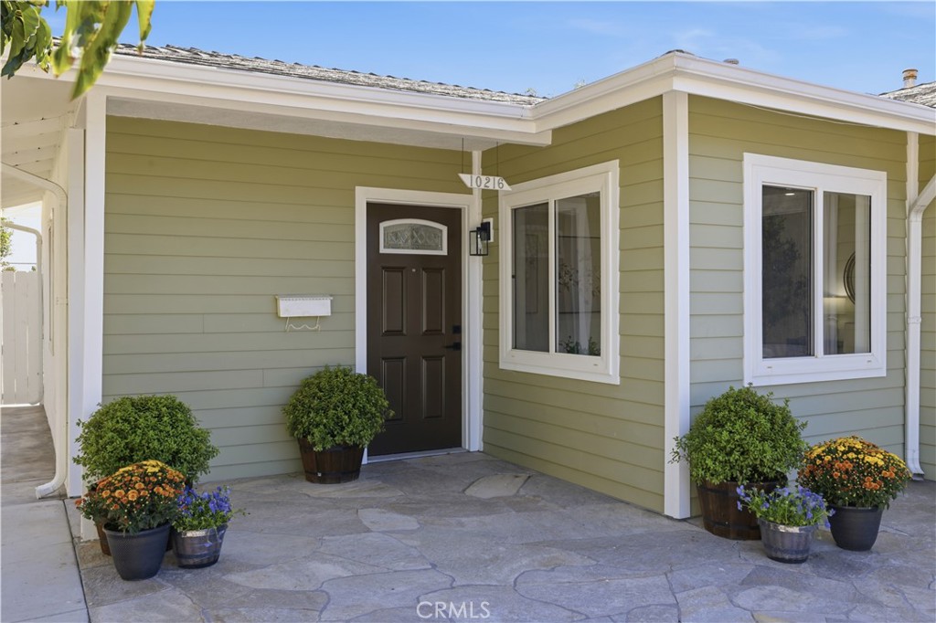 10216 Owensmouth Property Photo 1