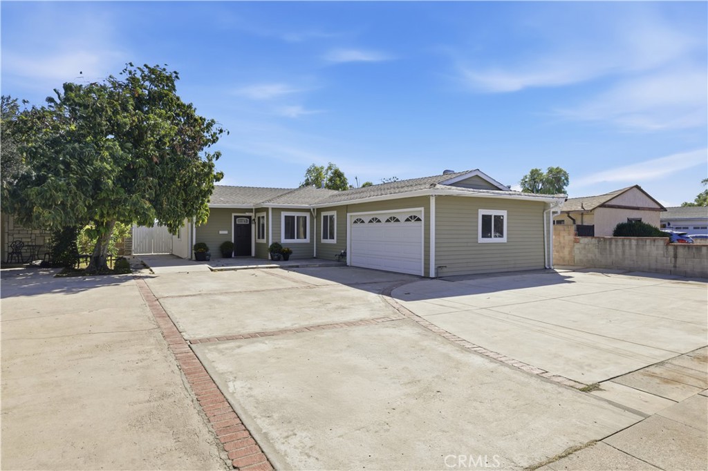 10216 Owensmouth Property Photo 3