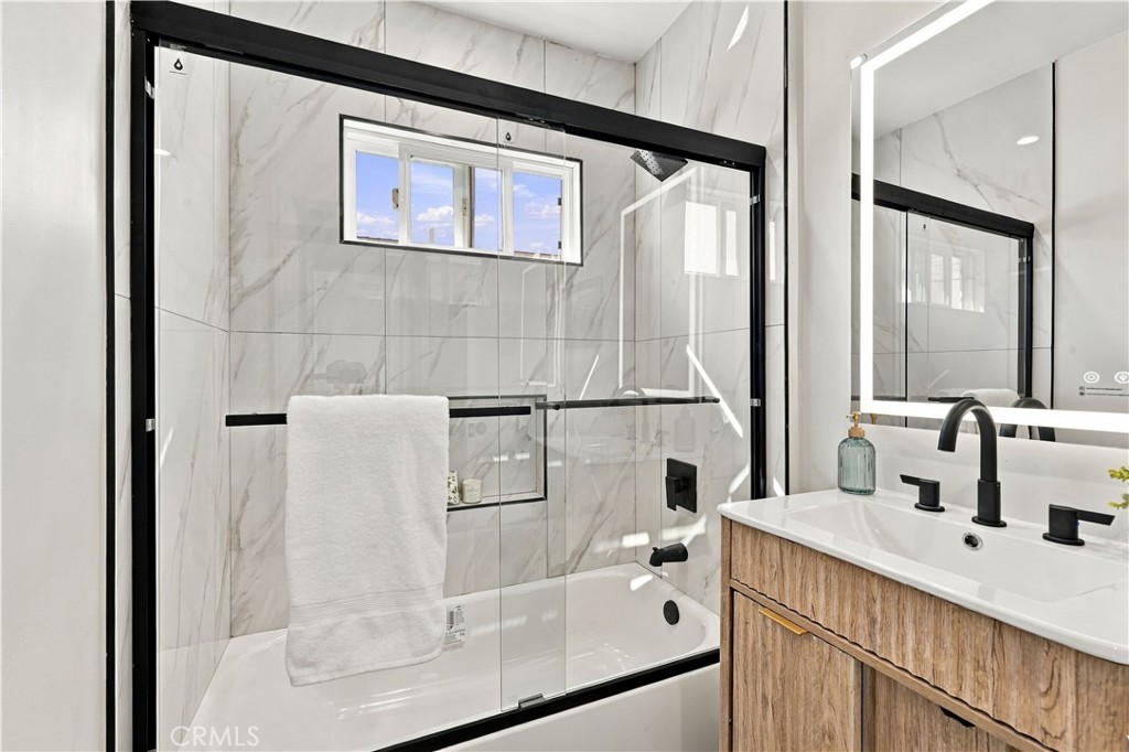 10216 Owensmouth Property Photo 22