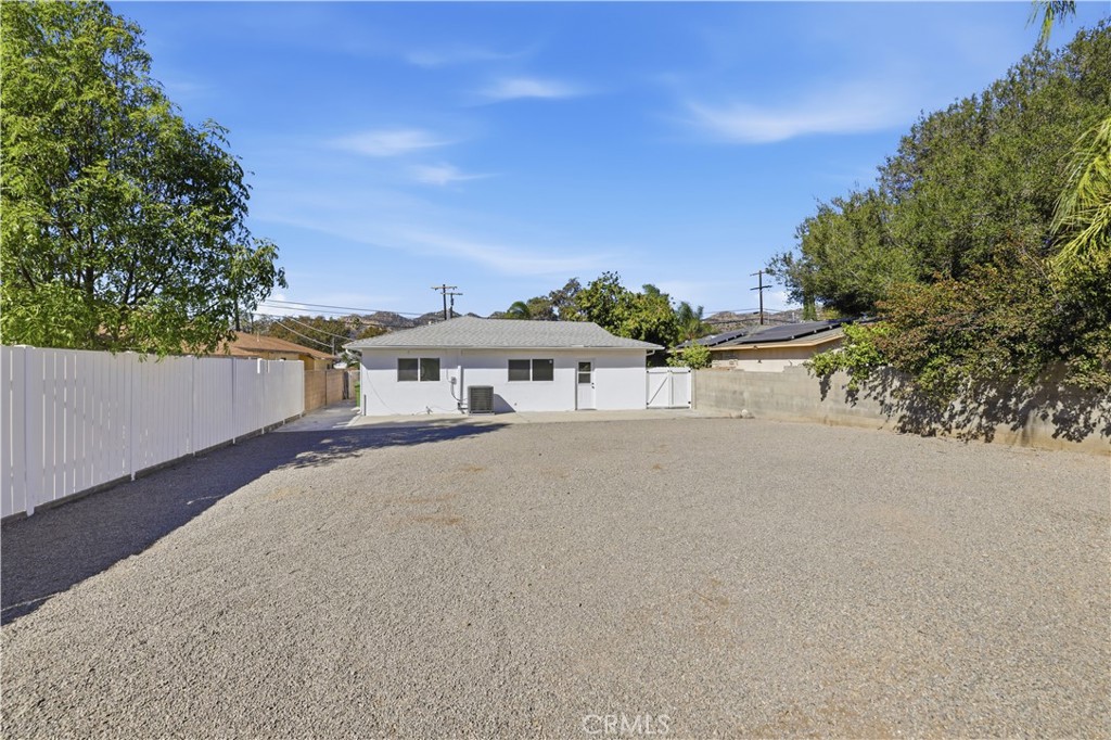 10216 Owensmouth Property Photo 27