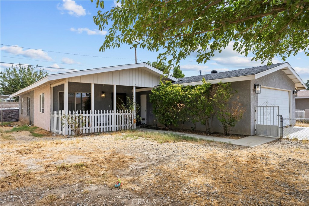 3330 Roxbury Property Photo 3