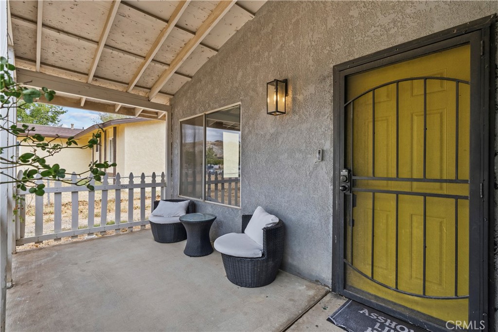 3330 Roxbury Property Photo 4