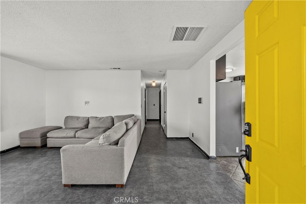 3330 Roxbury Property Photo 5