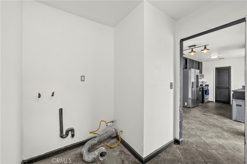 3330 Roxbury Property Photo 10