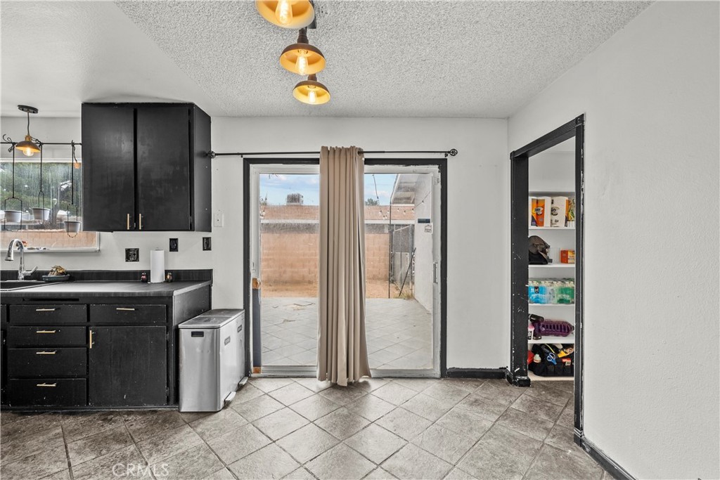 3330 Roxbury Property Photo 11