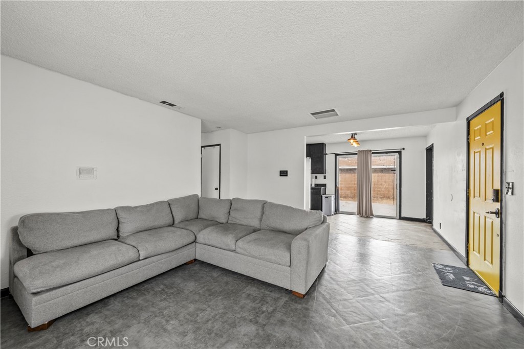 3330 Roxbury Property Photo 12