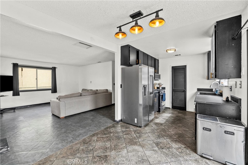 3330 Roxbury Property Photo 13