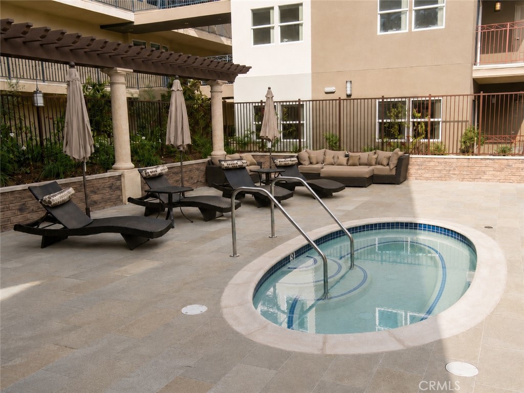 11925 Kling Street 2lau Property Photo 3