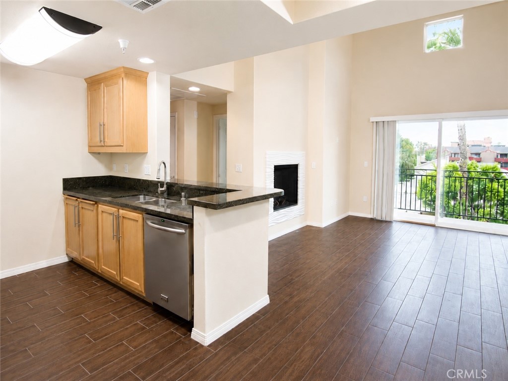 11925 Kling Street 2lau Property Photo 10