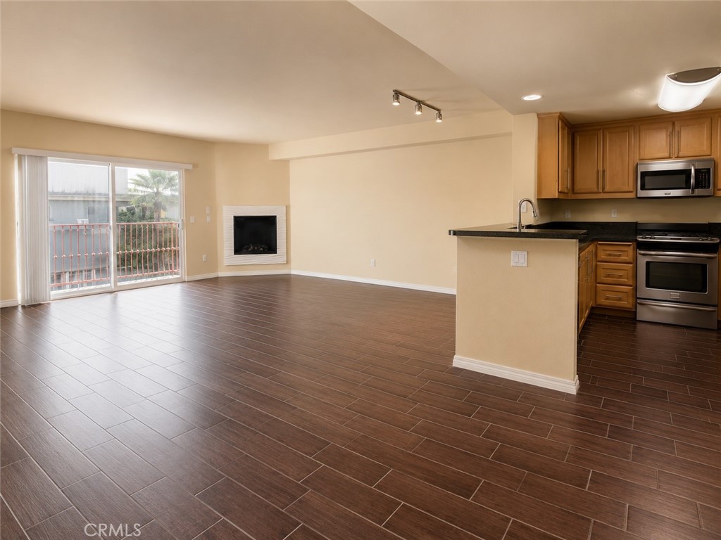11925 Kling Street 2lau Property Photo 12