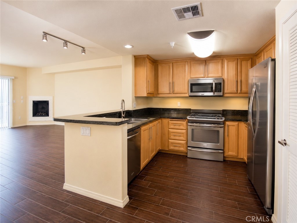 11925 Kling Street 2lau Property Photo 13
