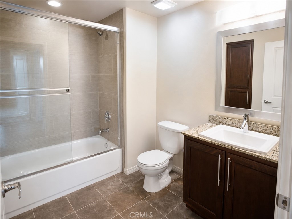 11925 Kling Street 2lau Property Photo 15