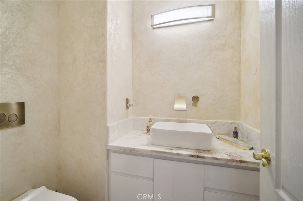 10659 Bloomfield Street Property Photo 14
