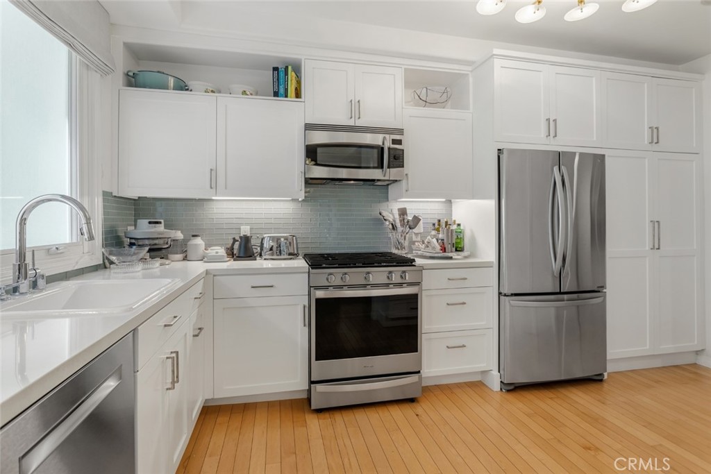 11952 Montana Ave, #203 Property Photo 12