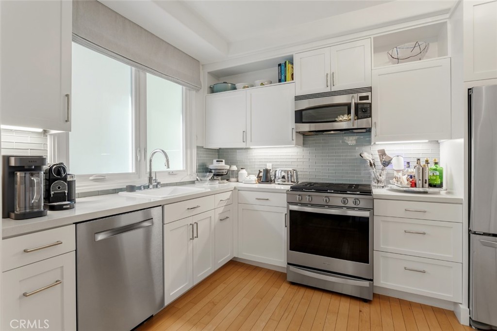 11952 Montana Ave, #203 Property Photo 13