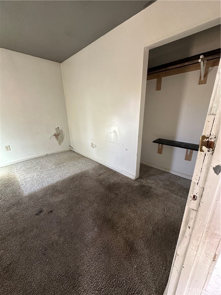 226 E 7th Property Photo 8