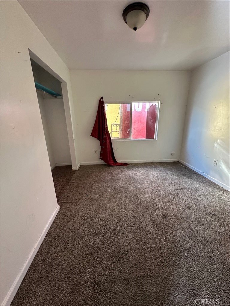 226 E 7th Property Photo 10