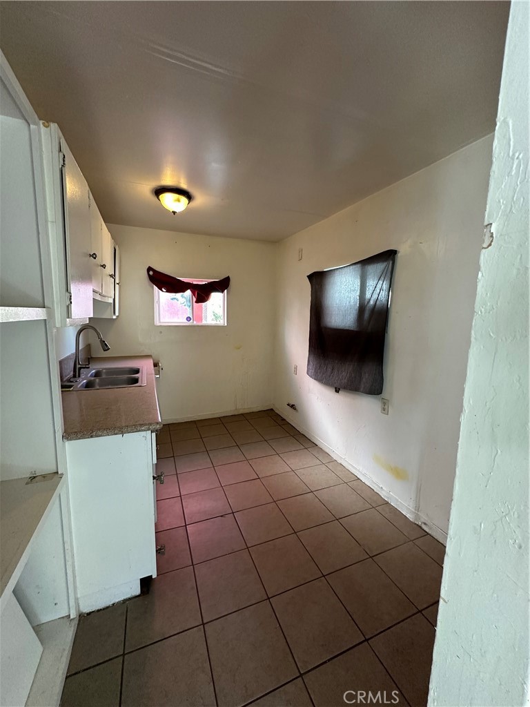 226 E 7th Property Photo 12