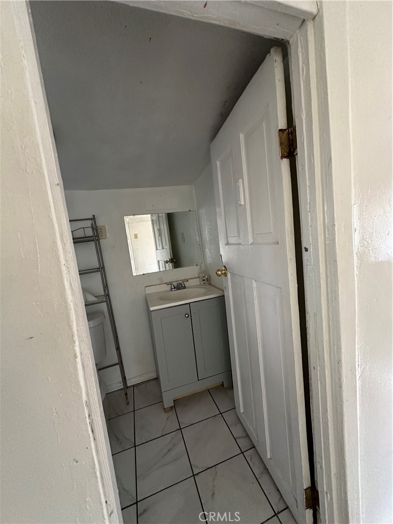 226 E 7th Property Photo 14