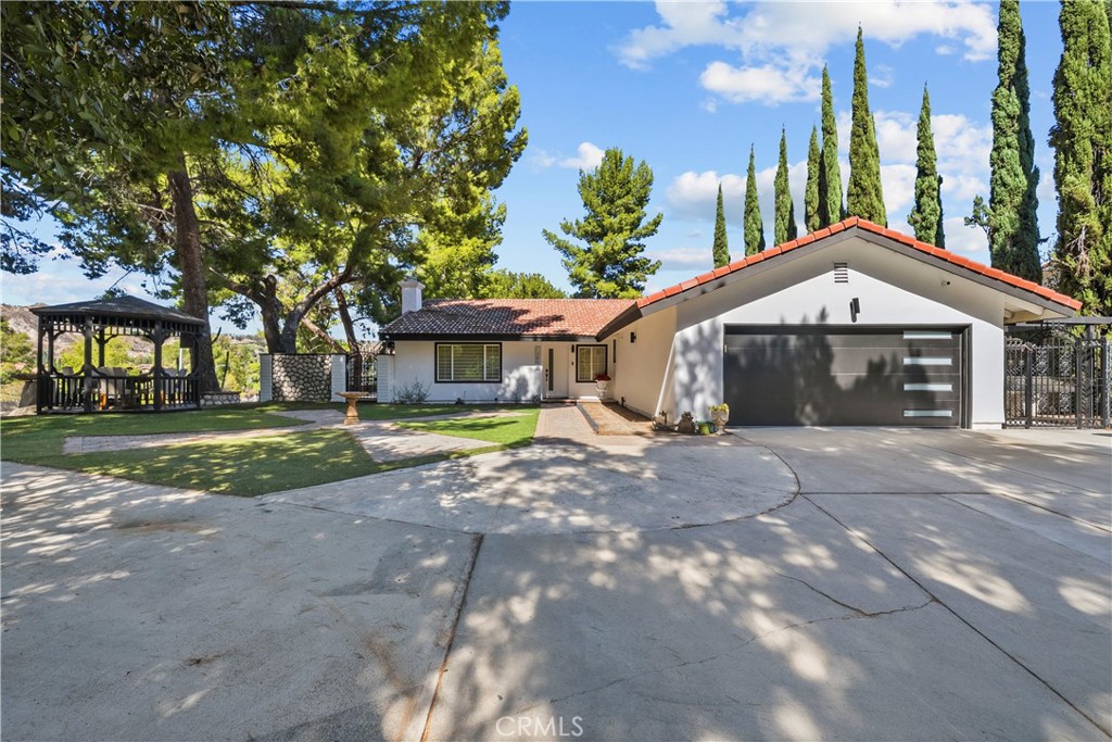 12850 Woodley Avenue Property Photo 2