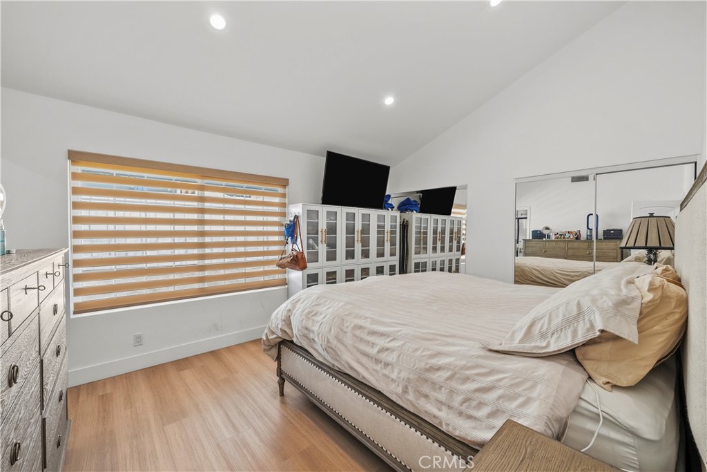 12850 Woodley Avenue Property Photo 18