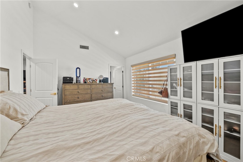 12850 Woodley Avenue Property Photo 19