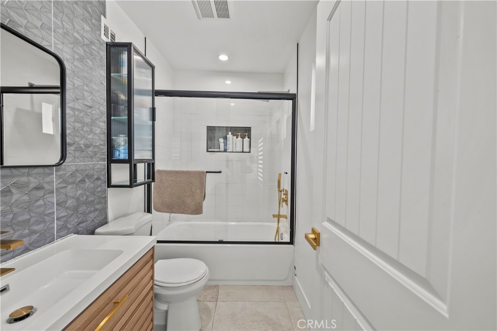 12850 Woodley Avenue Property Photo 22