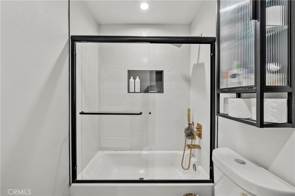 12850 Woodley Avenue Property Photo 27