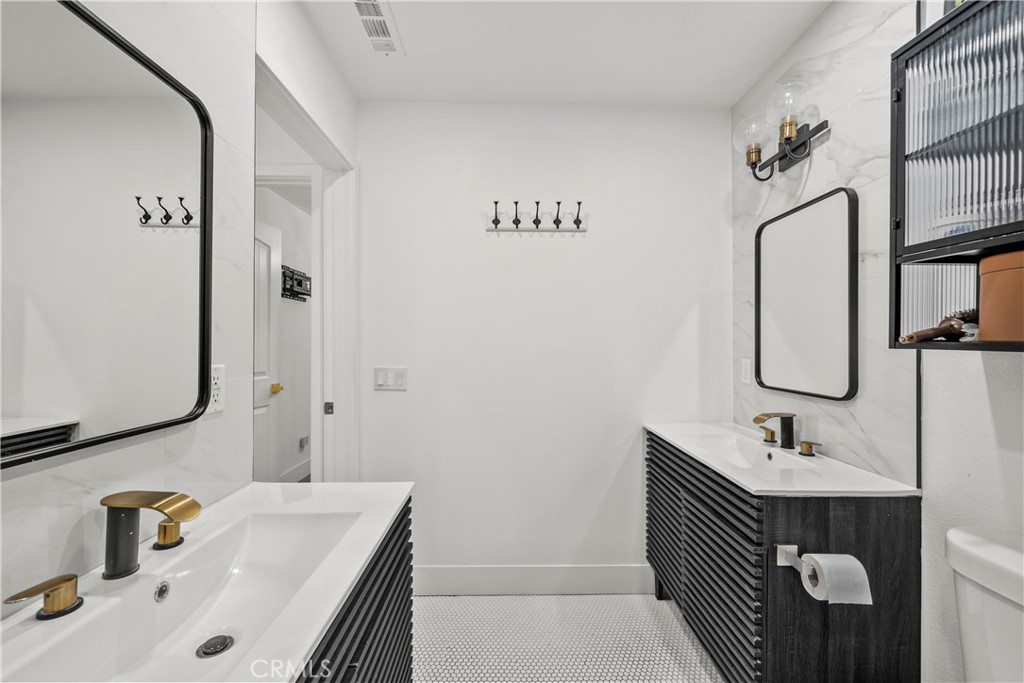 12850 Woodley Avenue Property Photo 32
