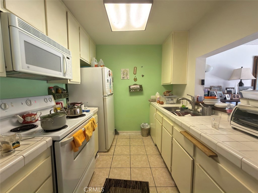 5460 White Oak Avenue E225 Property Photo 2
