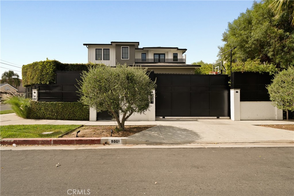 5001 Newcastle Property Photo 2