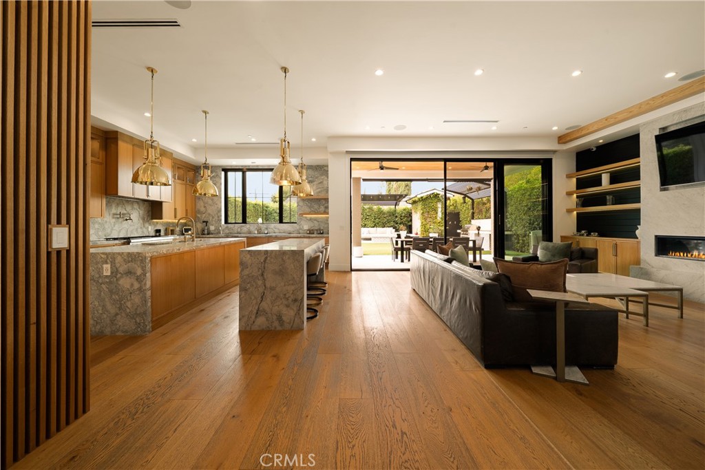 5001 Newcastle Property Photo 17