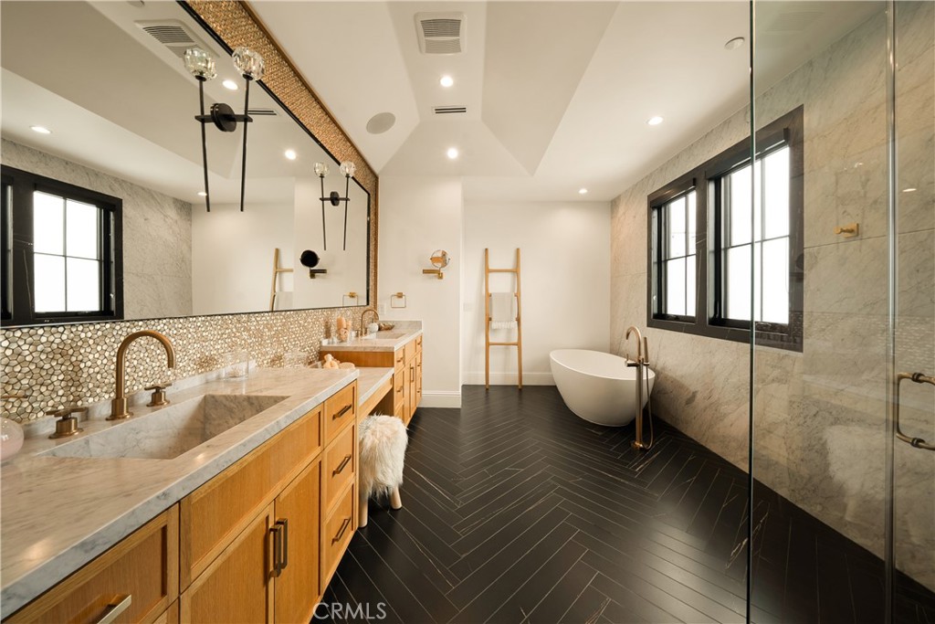 5001 Newcastle Property Photo 44