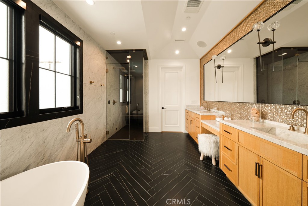 5001 Newcastle Property Photo 45
