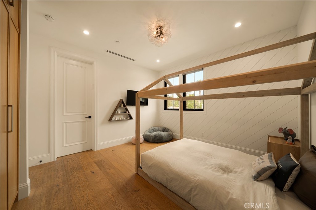 5001 Newcastle Property Photo 50