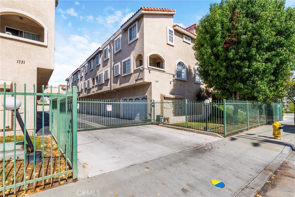 1727 W 149th Street E Property Photo 2