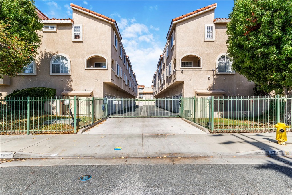 1727 W 149th Street E Property Photo 3