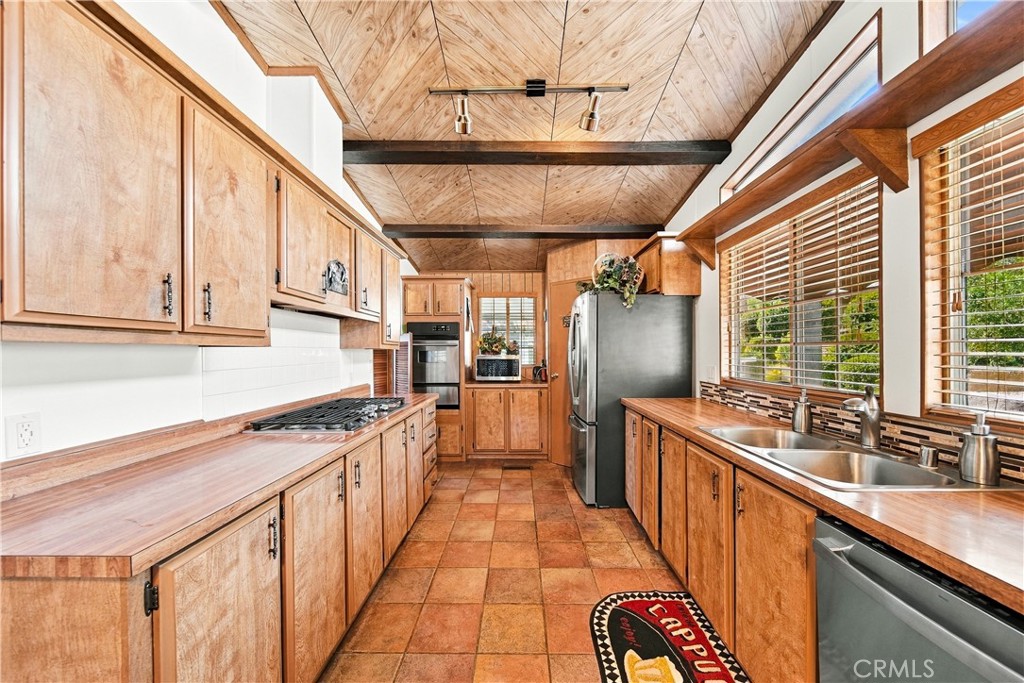 31344 N Lakehills Rd 3 Property Photo 3