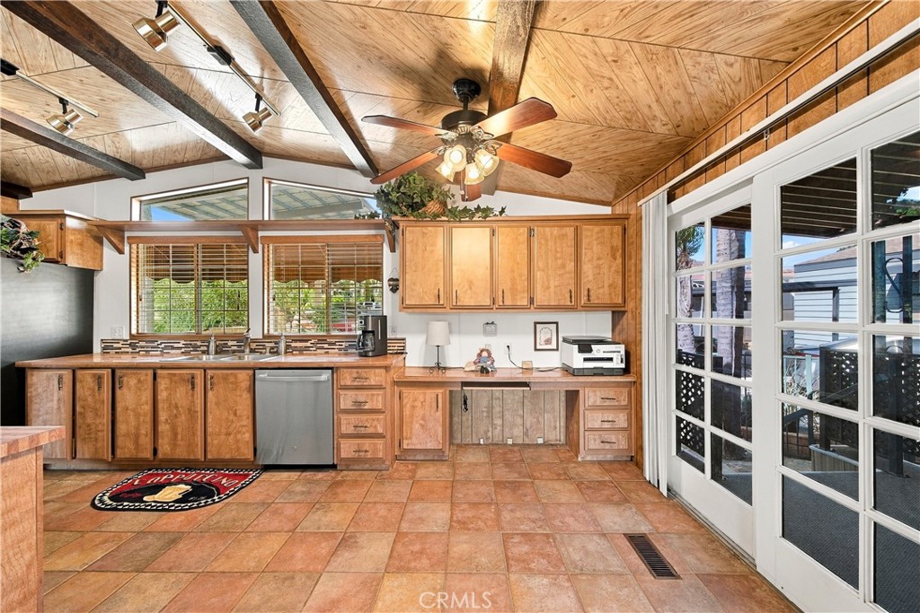 31344 N Lakehills Rd 3 Property Photo 4