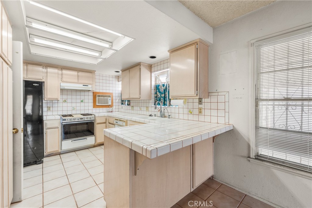3920 Buckingham Road Property Photo 5