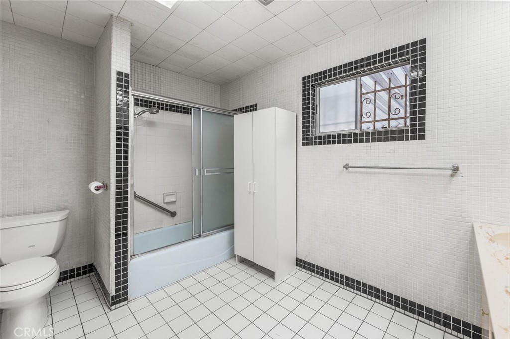 3920 Buckingham Road Property Photo 12