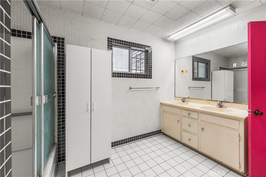 3920 Buckingham Road Property Photo 13