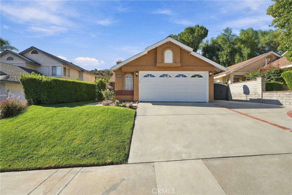 22856 Tamarack Property Photo 2