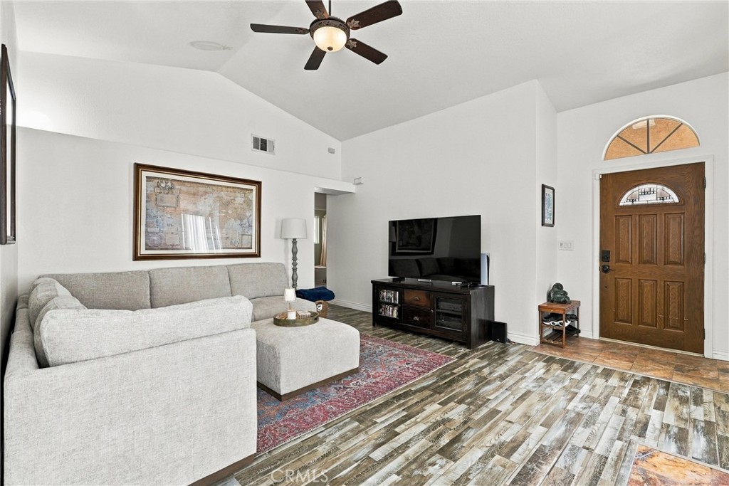 22856 Tamarack Property Photo 5